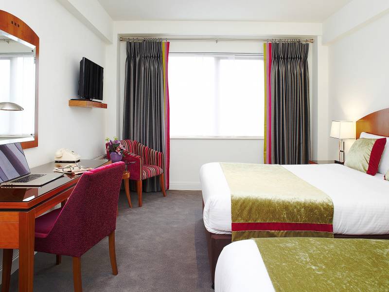 Rooms & Suites: Twin Room